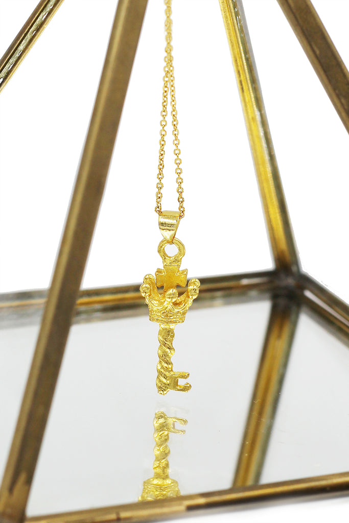 vintage crown key pendant necklace