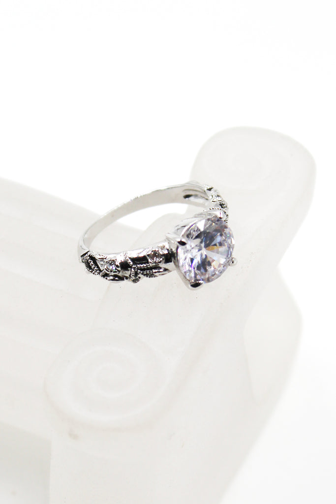 fashion silver four-claw crystal ring