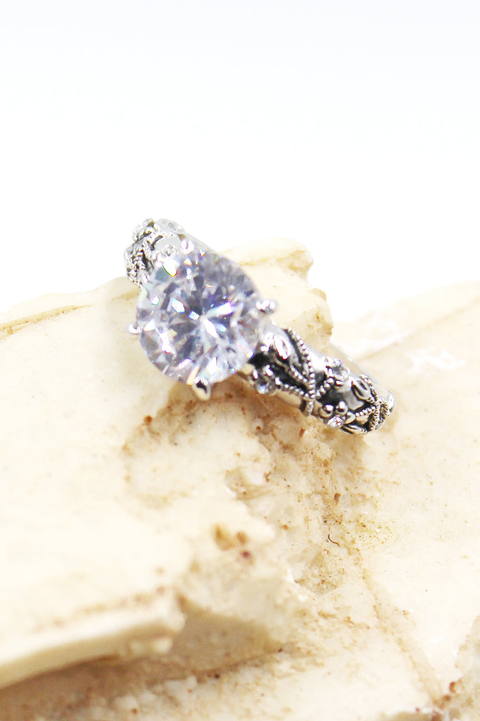 fashion silver four-claw crystal ring