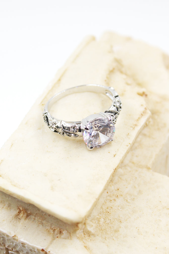 fashion silver four-claw crystal ring