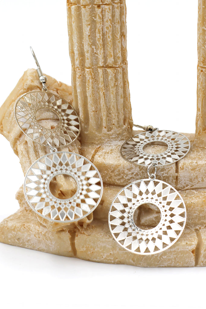 Temperament hollow metal earrings