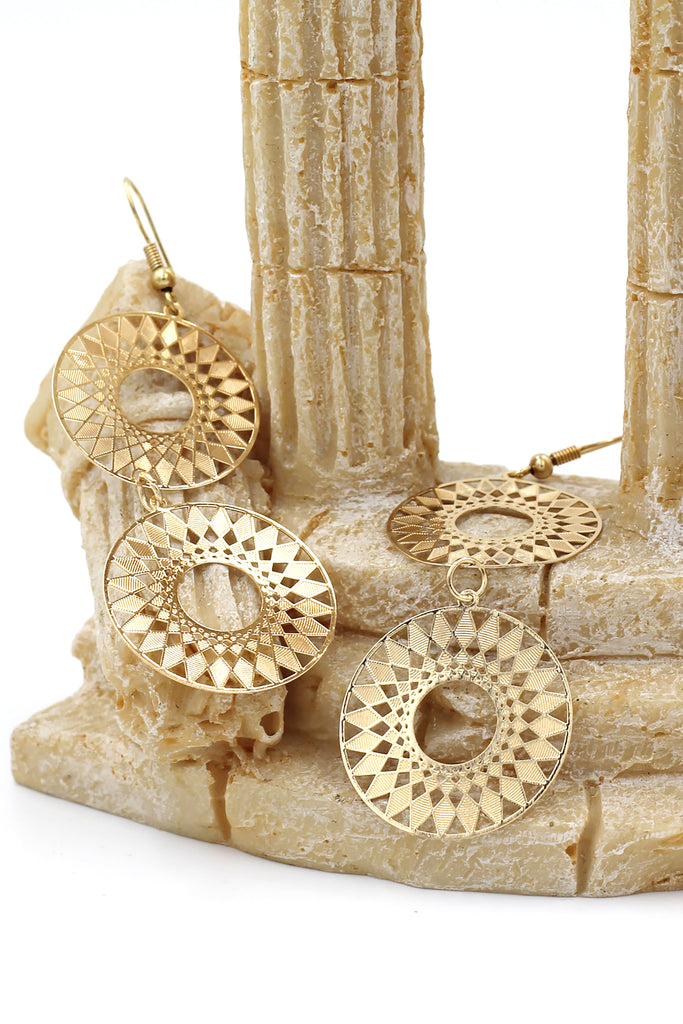 Temperament hollow metal earrings