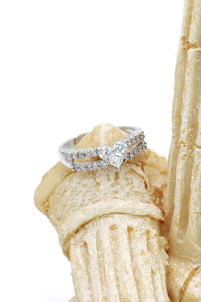lovely crystal heart silver ring