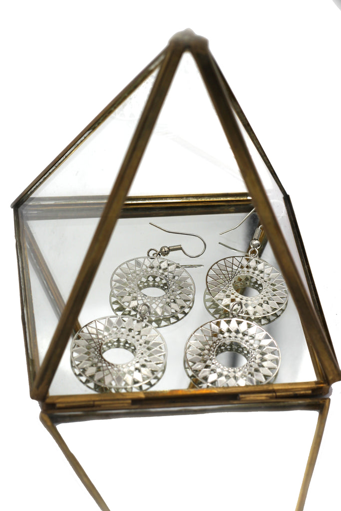 Temperament hollow metal earrings