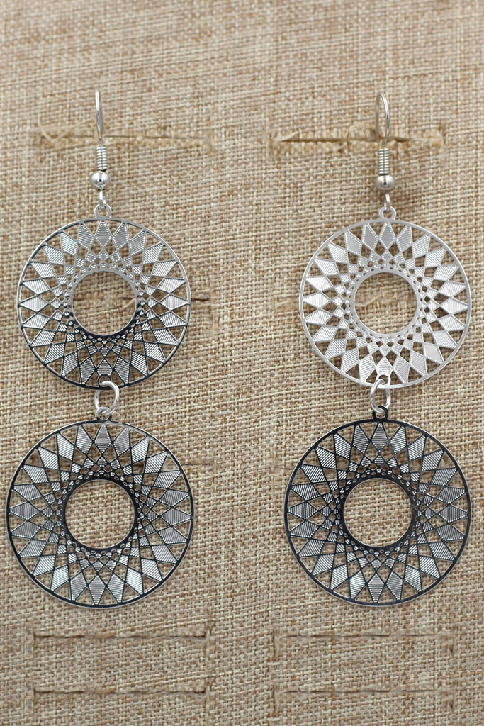 Temperament hollow metal earrings