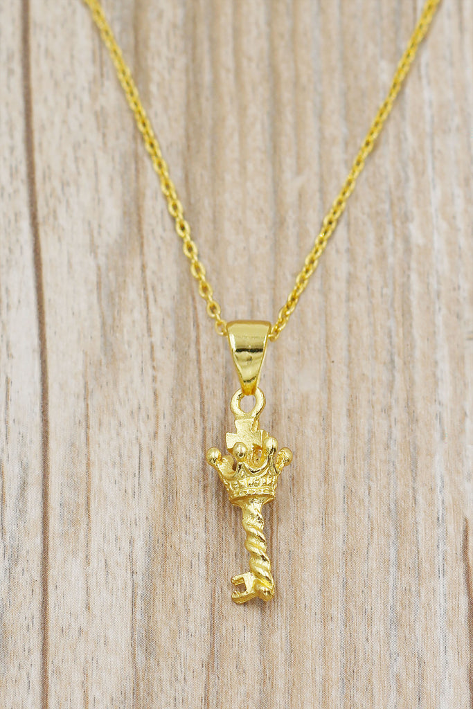 vintage crown key pendant necklace