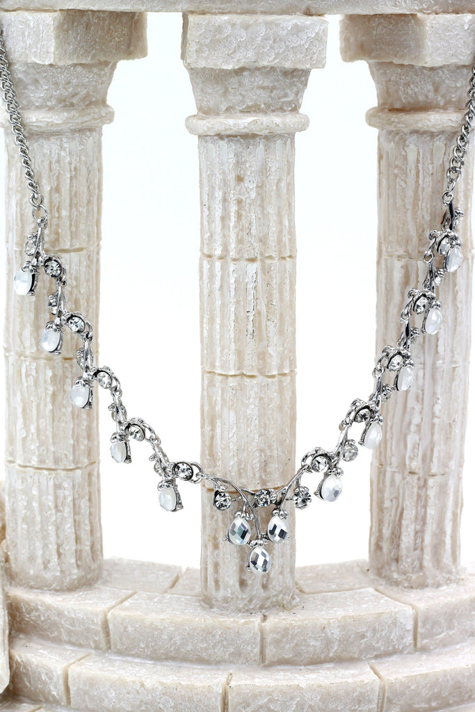 Elegant crystal necklace
