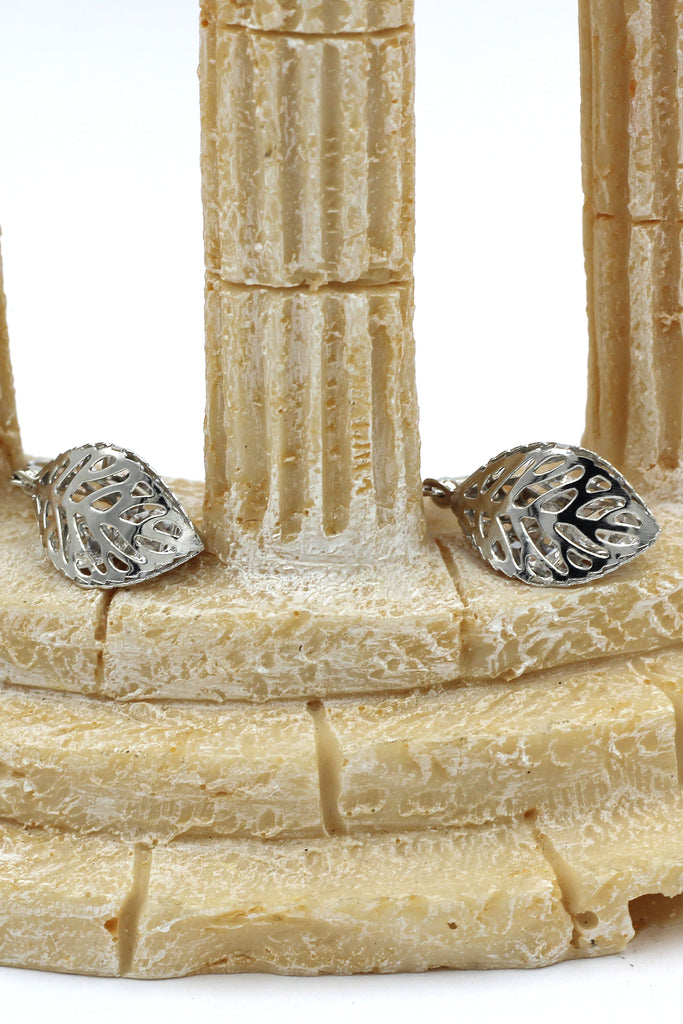 hollow crystal leaves earrings