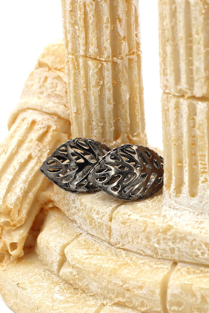 hollow crystal leaves earrings