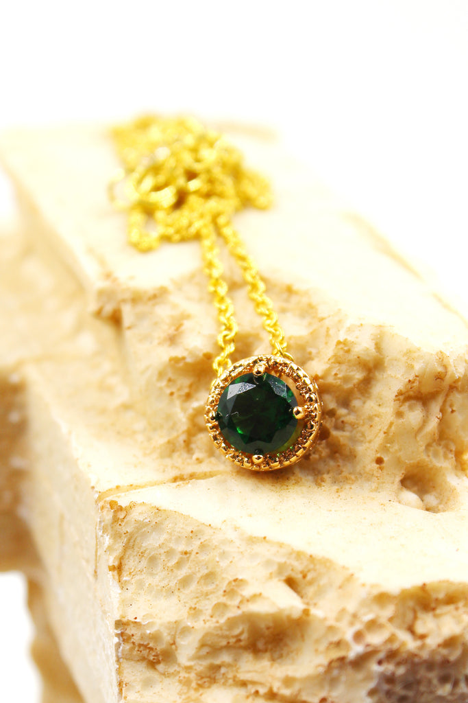 fashion gold four-claw crystal necklace