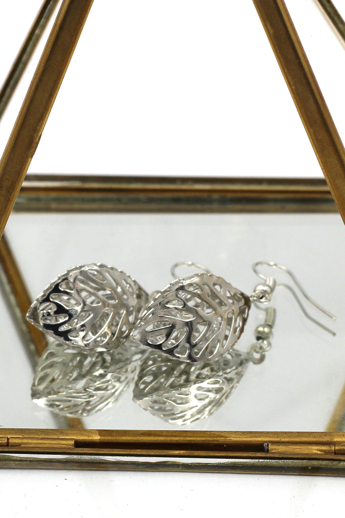 hollow crystal leaves earrings