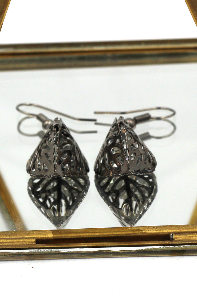 hollow crystal leaves earrings