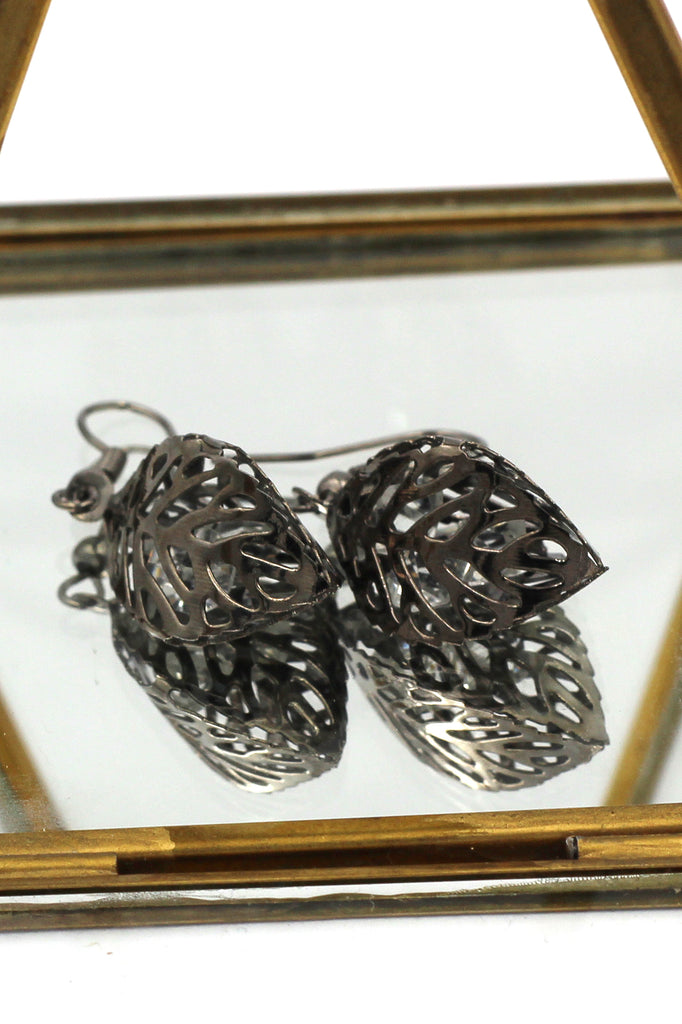 hollow crystal leaves earrings