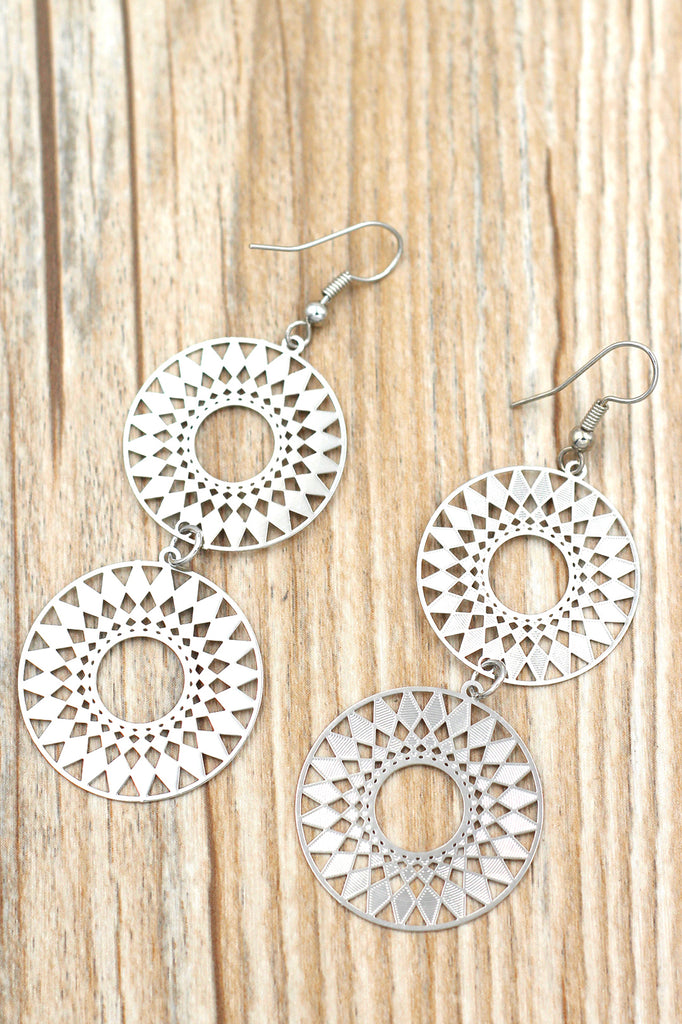 Temperament hollow metal earrings