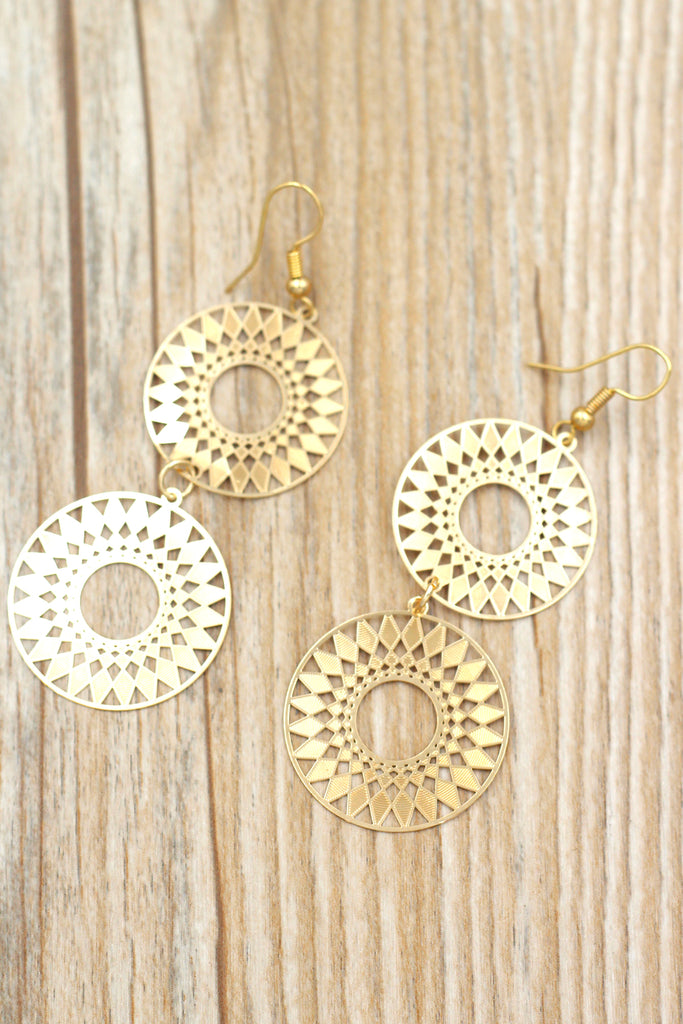 Temperament hollow metal earrings