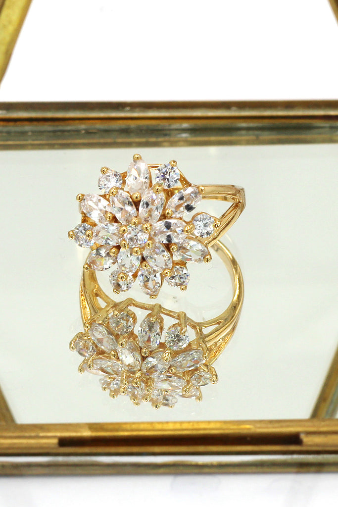 noble golden crystal flower ring