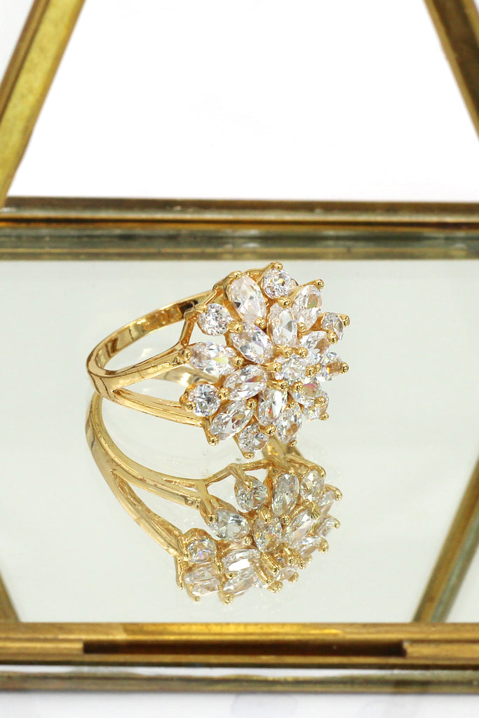 noble golden crystal flower ring