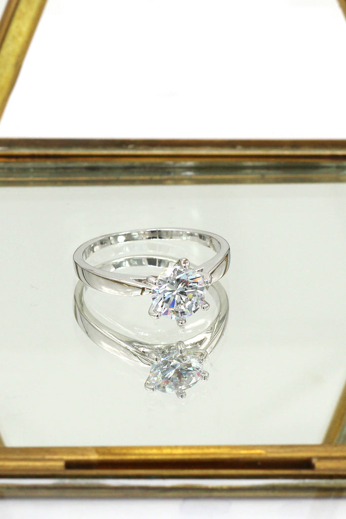 Simple six claw crystal ring