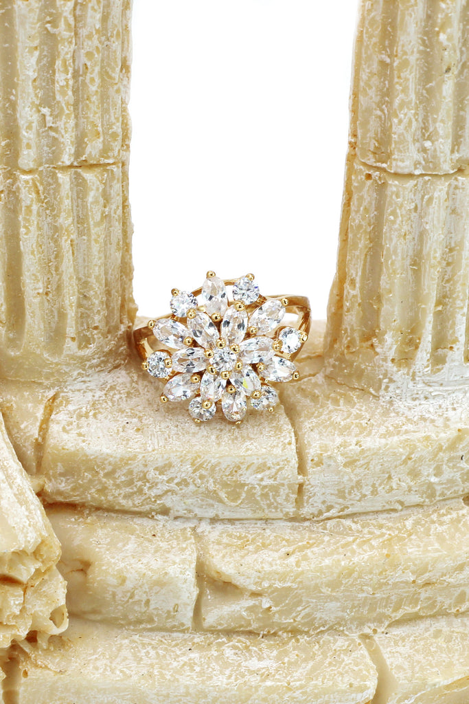 noble golden crystal flower ring