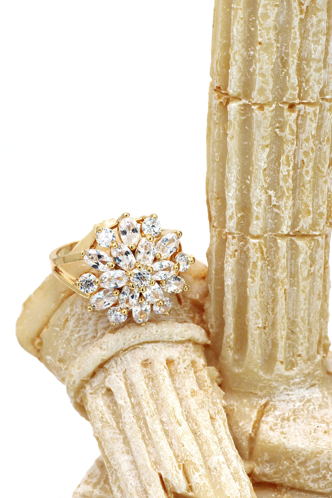 noble golden crystal flower ring