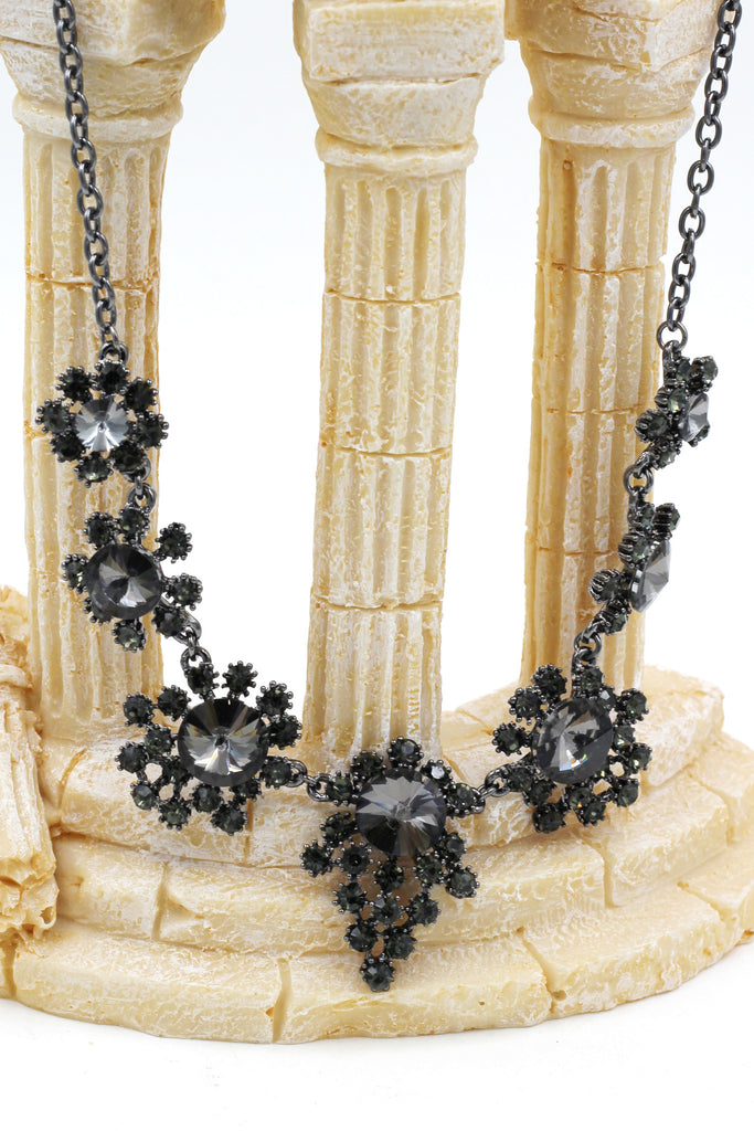 noble flower crystal black necklace