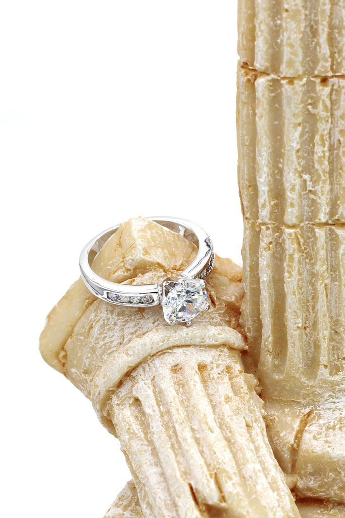 small inlay crystal six claw ring