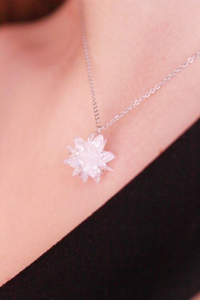fashion snowflake silver necklace earrings set