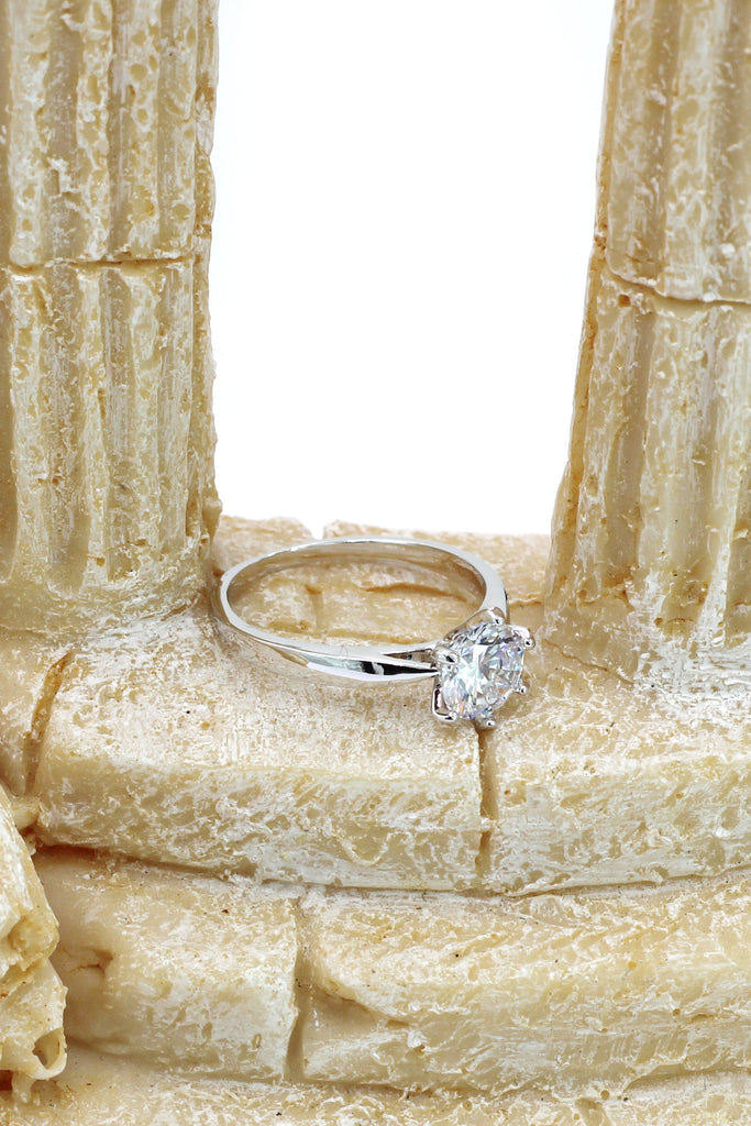 Simple six claw crystal ring