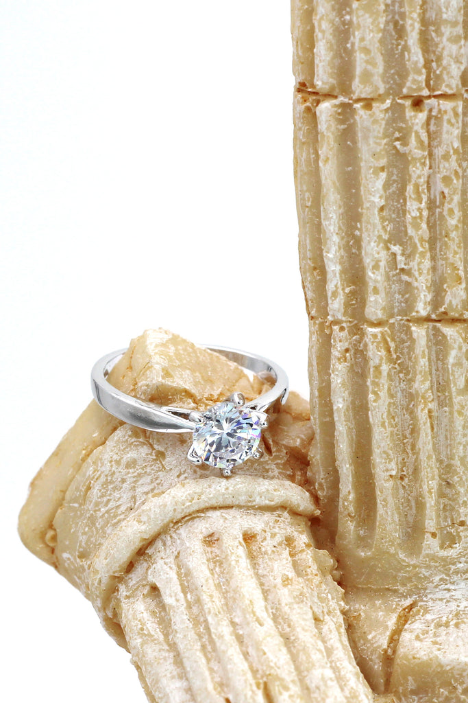 Simple six claw crystal ring