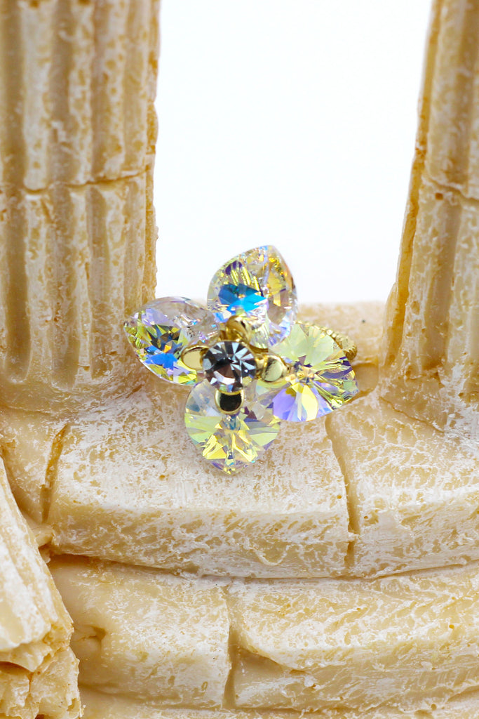 White crystal four petals golden rings