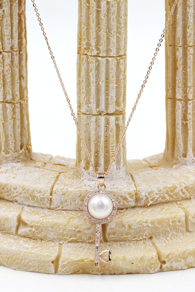 fashion pearl and crystal key necklace