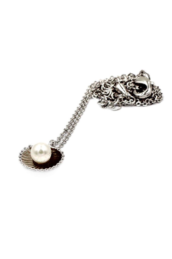 shell pearl pendant necklace