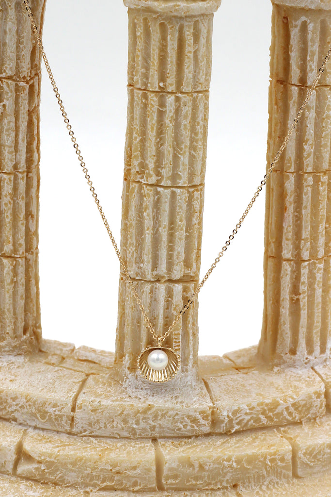 shell pearl pendant necklace