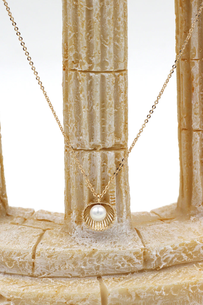 shell pearl pendant necklace