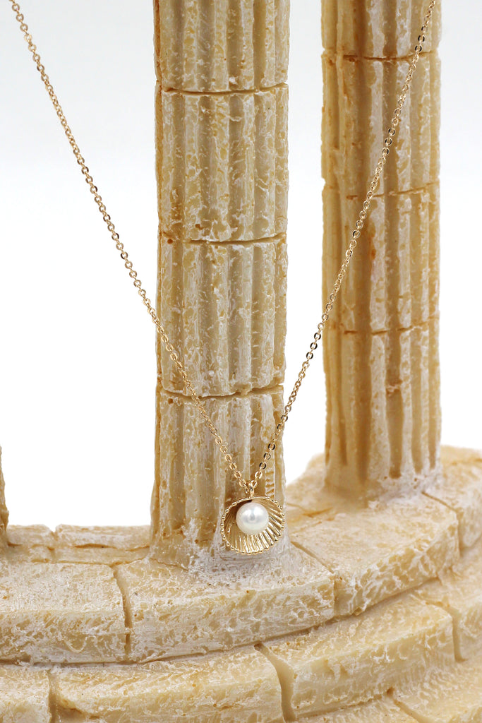 shell pearl pendant necklace
