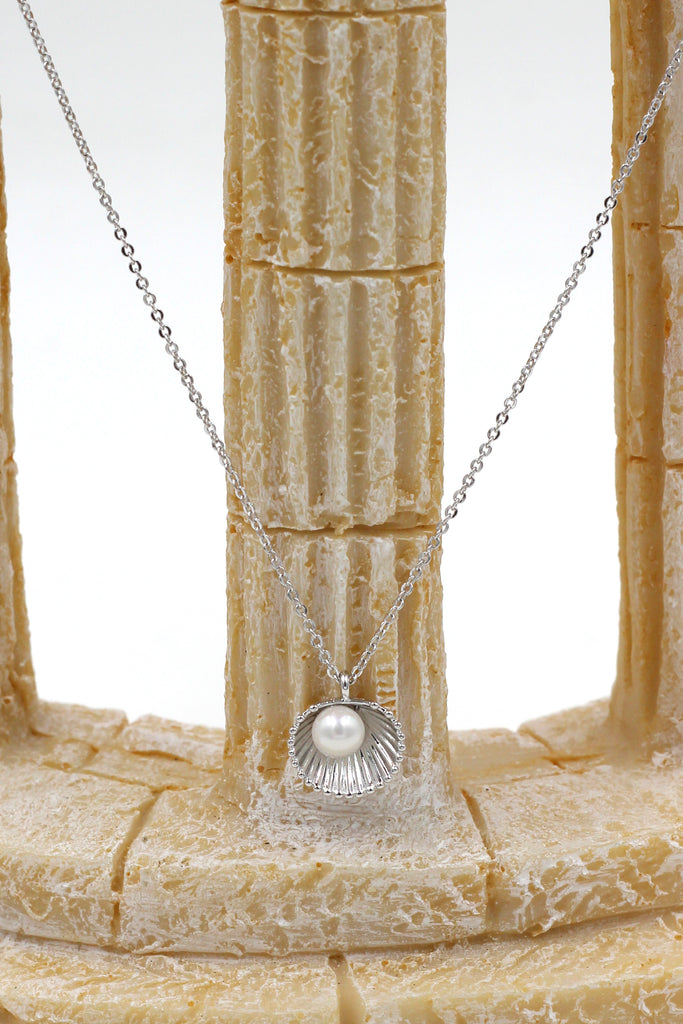 shell pearl pendant necklace