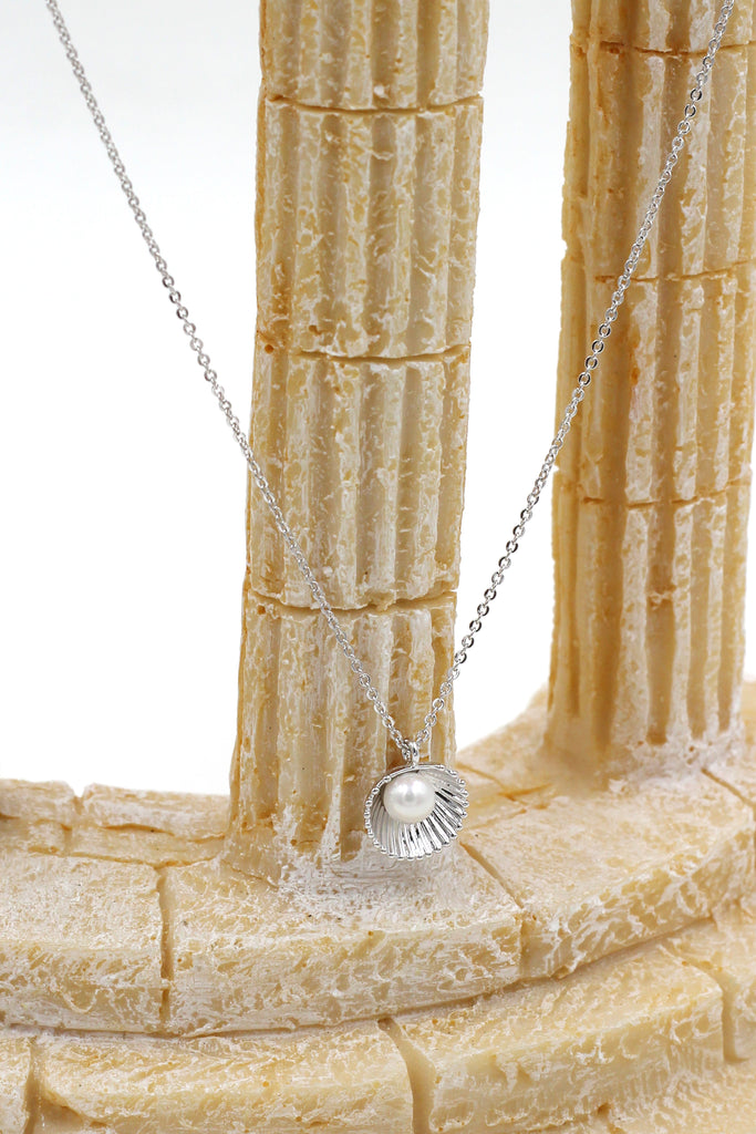 shell pearl pendant necklace
