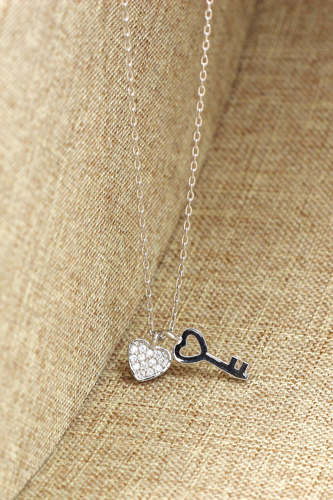 exquisite and simple love crystal necklace