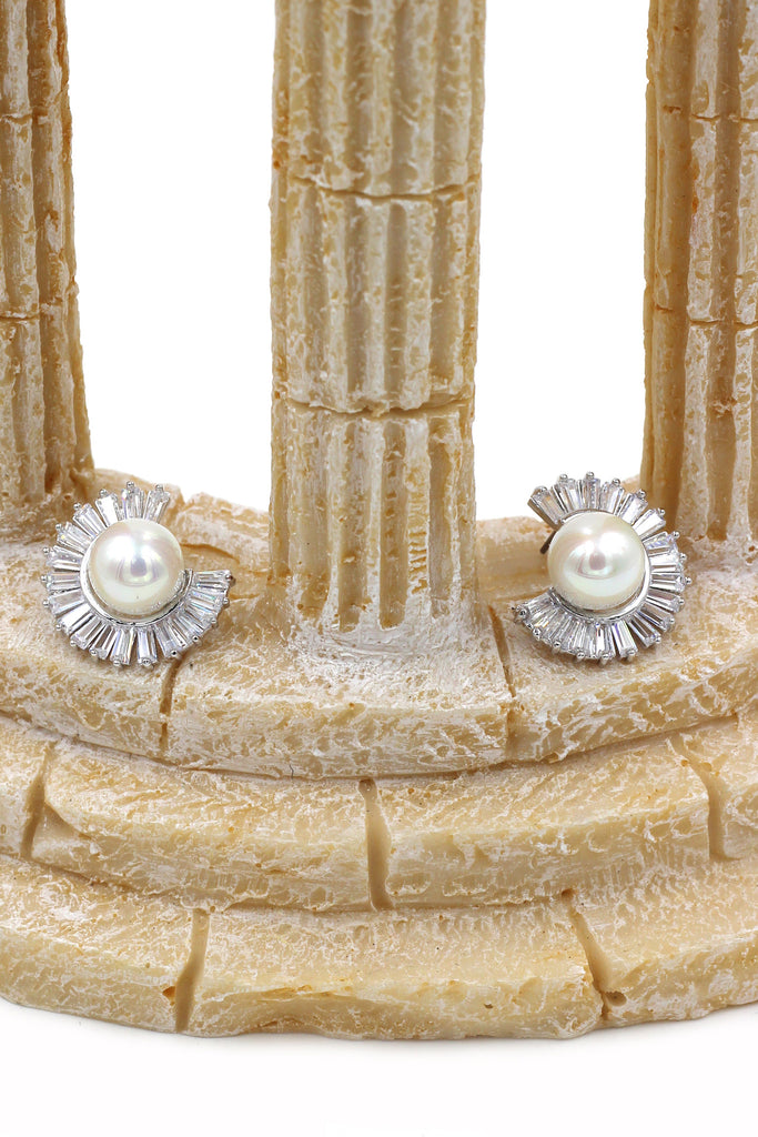 noble circle crystal pearl earrings