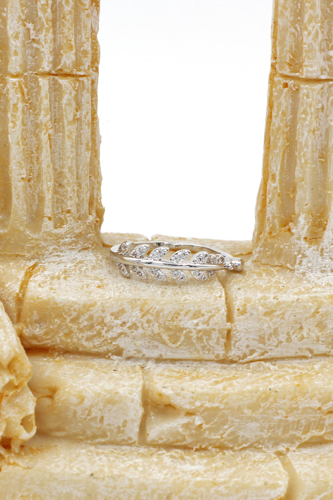 fashion delicate leaf crystal ring