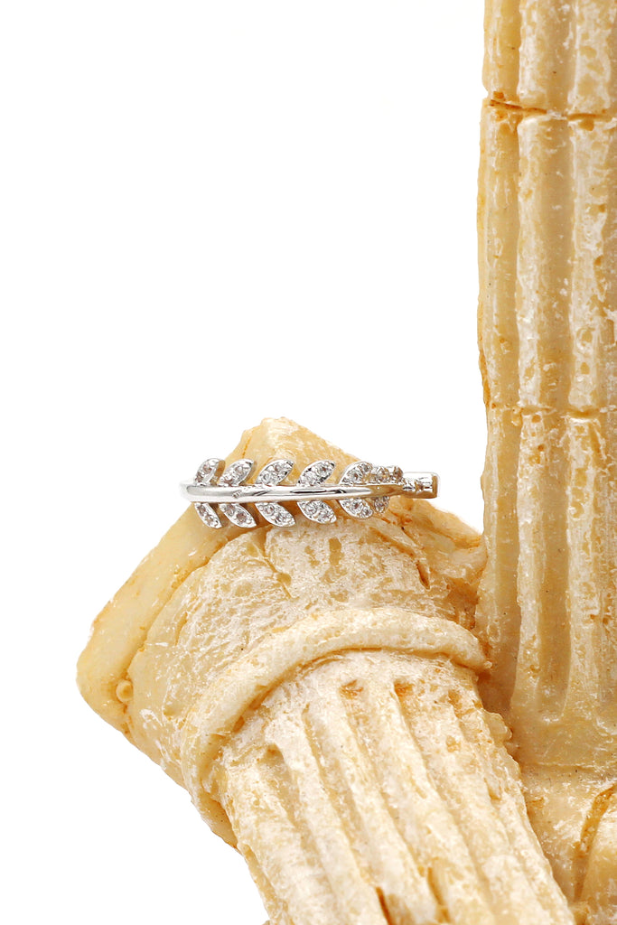 fashion delicate leaf crystal ring