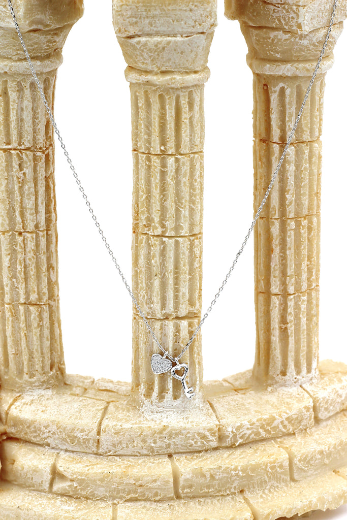 exquisite and simple love crystal necklace