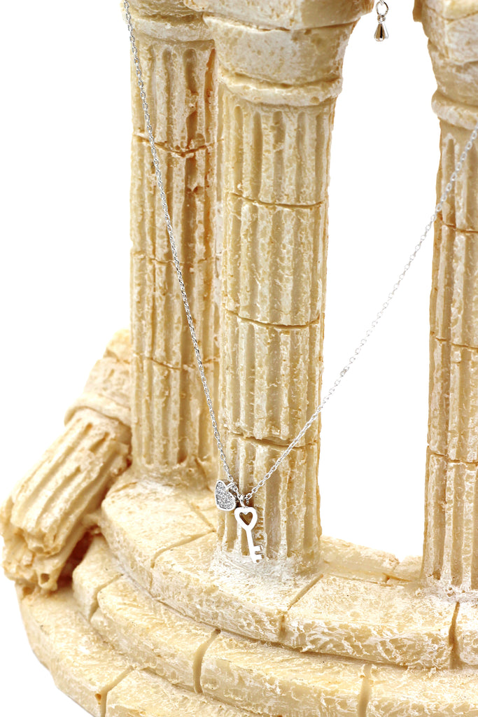 exquisite and simple love crystal necklace