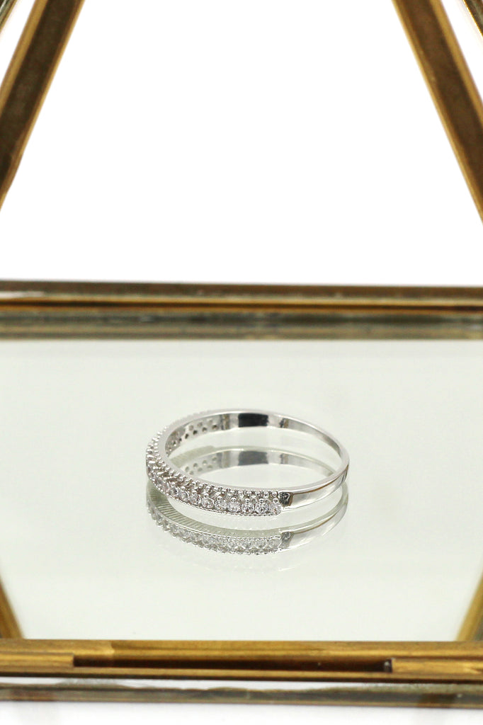 fashion group inlaid diamond ring