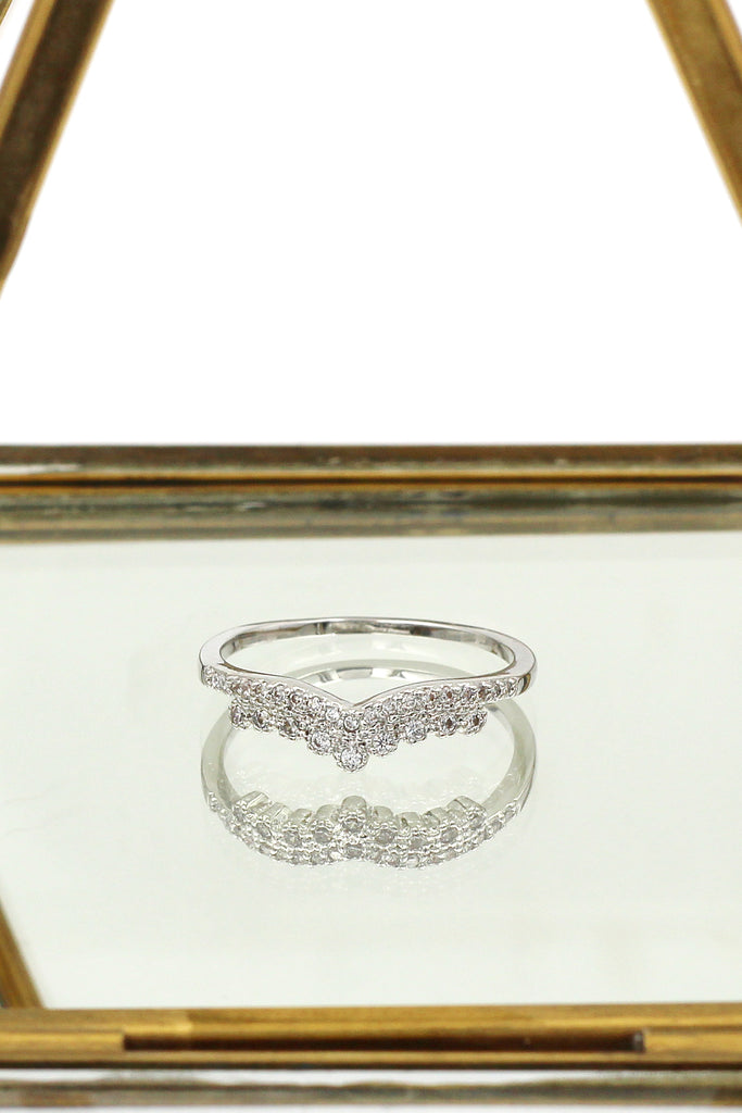 v-shaped crystal ring