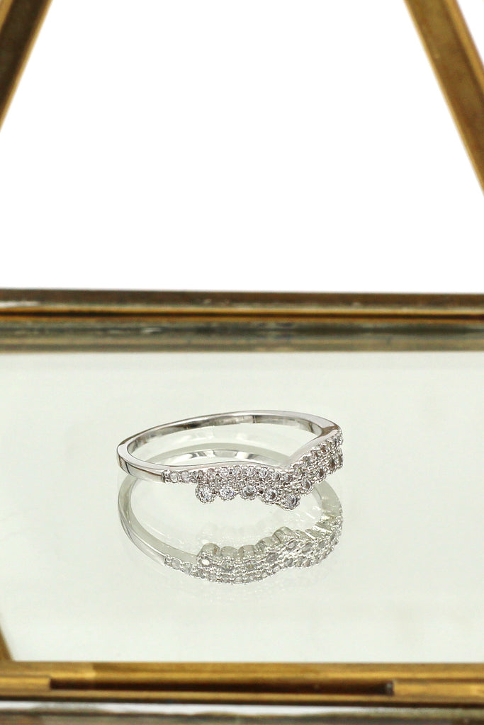 v-shaped crystal ring