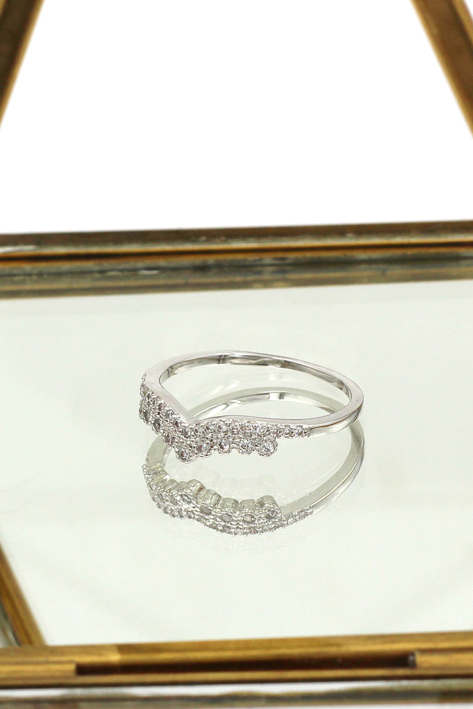 v-shaped crystal ring