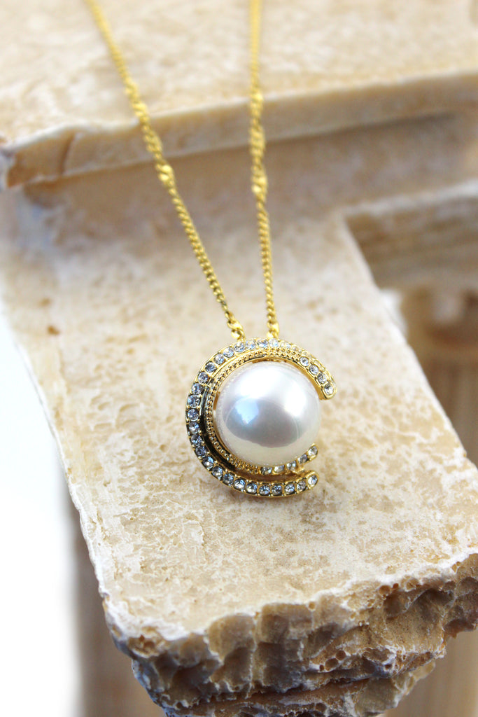 Fashion Half Moon Pearl Necklace