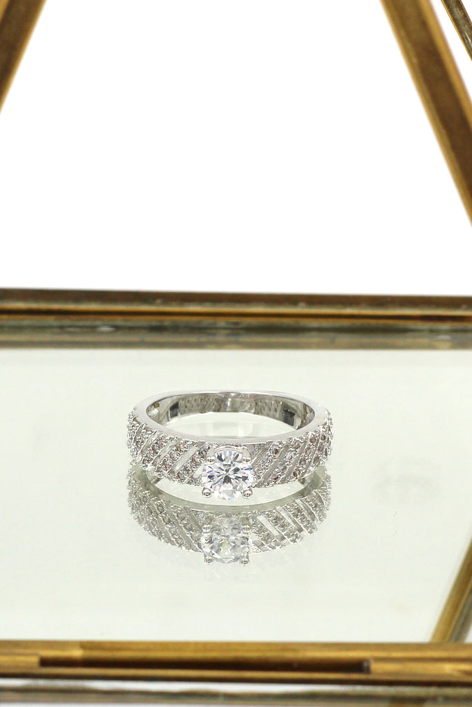 fashion sparkling crystal ring