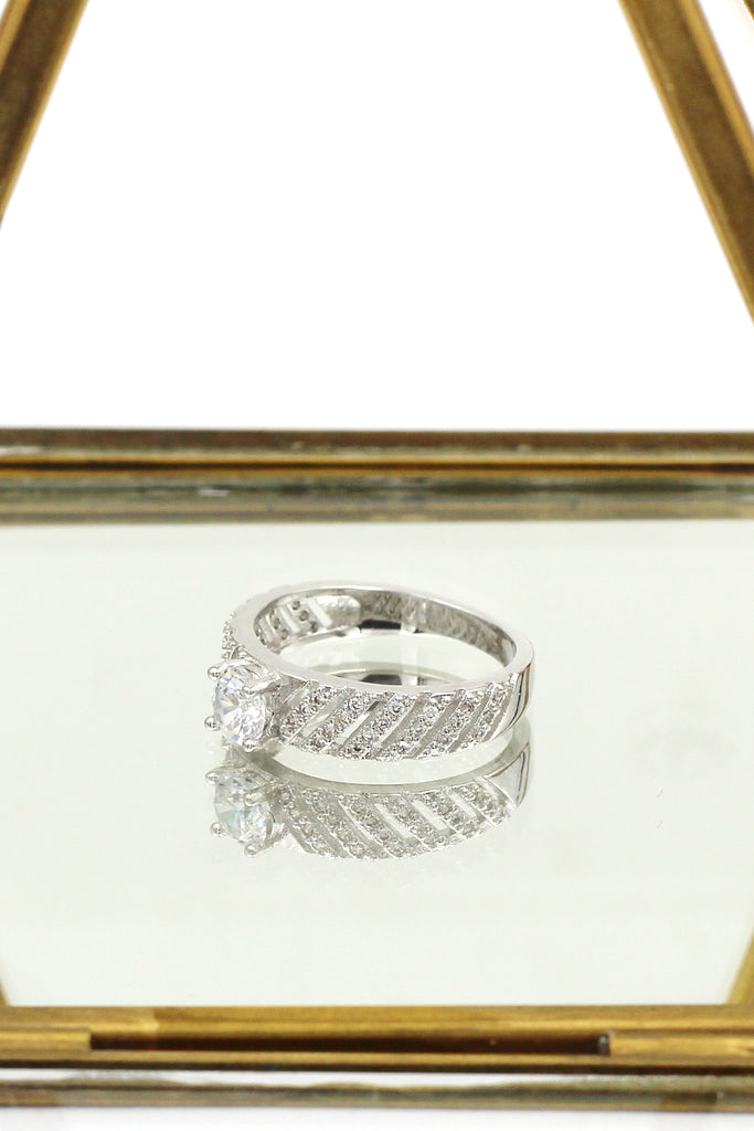 fashion sparkling crystal ring